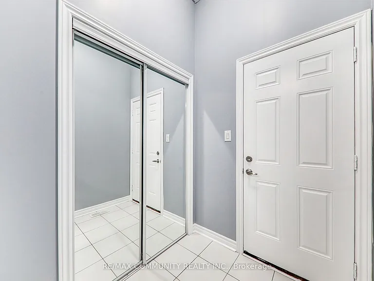 79 McRoberts Cres — Photo 31