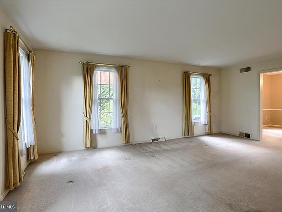 5th image of 2919 Arcona Rd