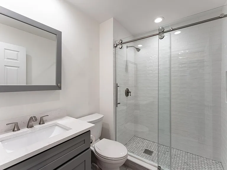 305 W 3rd St #2 — Photo 24