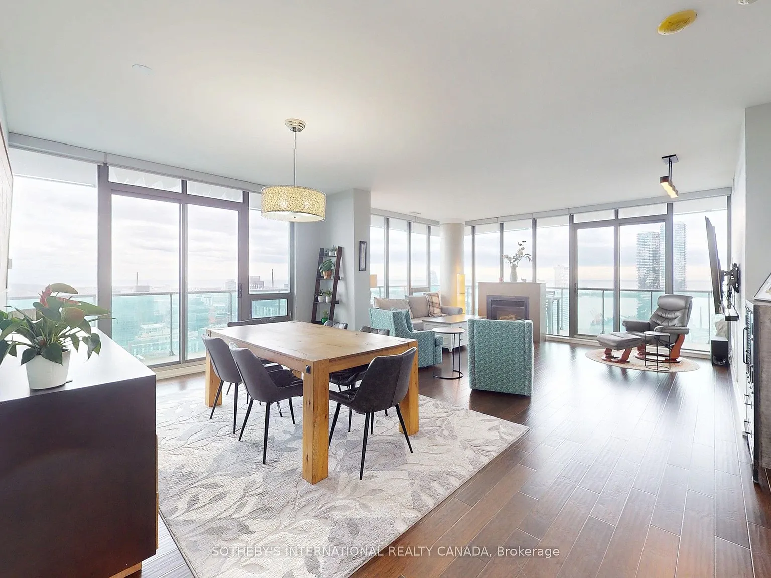 Spire Condominiums — Photo 3