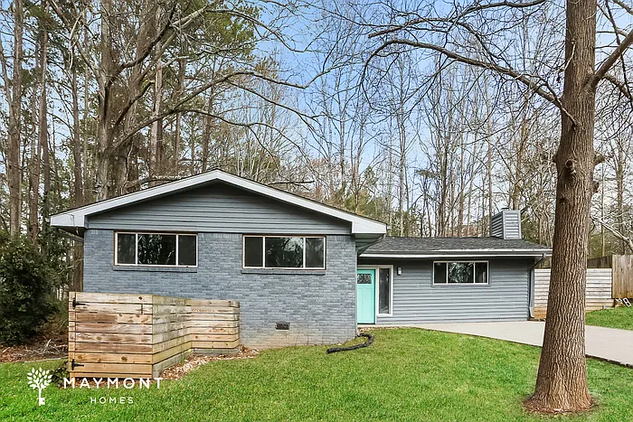 435 Brenda Ln — Photo 1