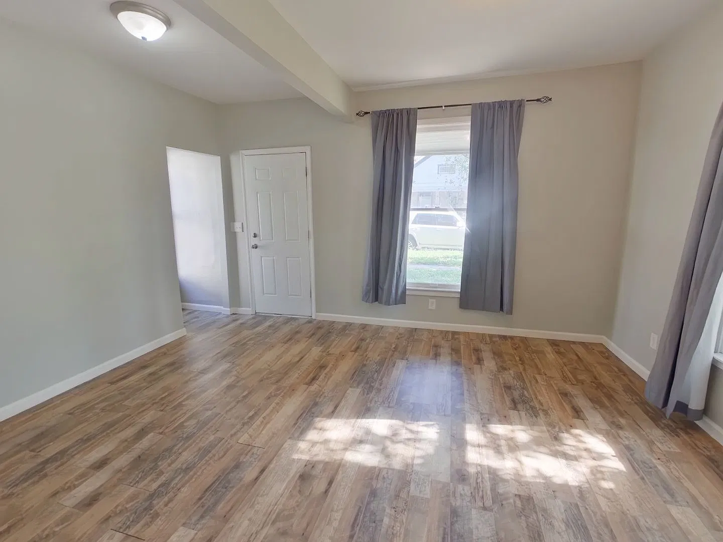 317 S Dodge Ave — Photo 2
