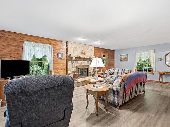 5th image of 137 Spring Valley Rd