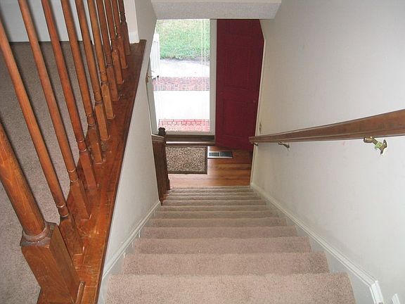 5th image of 400 Evergreen Ct