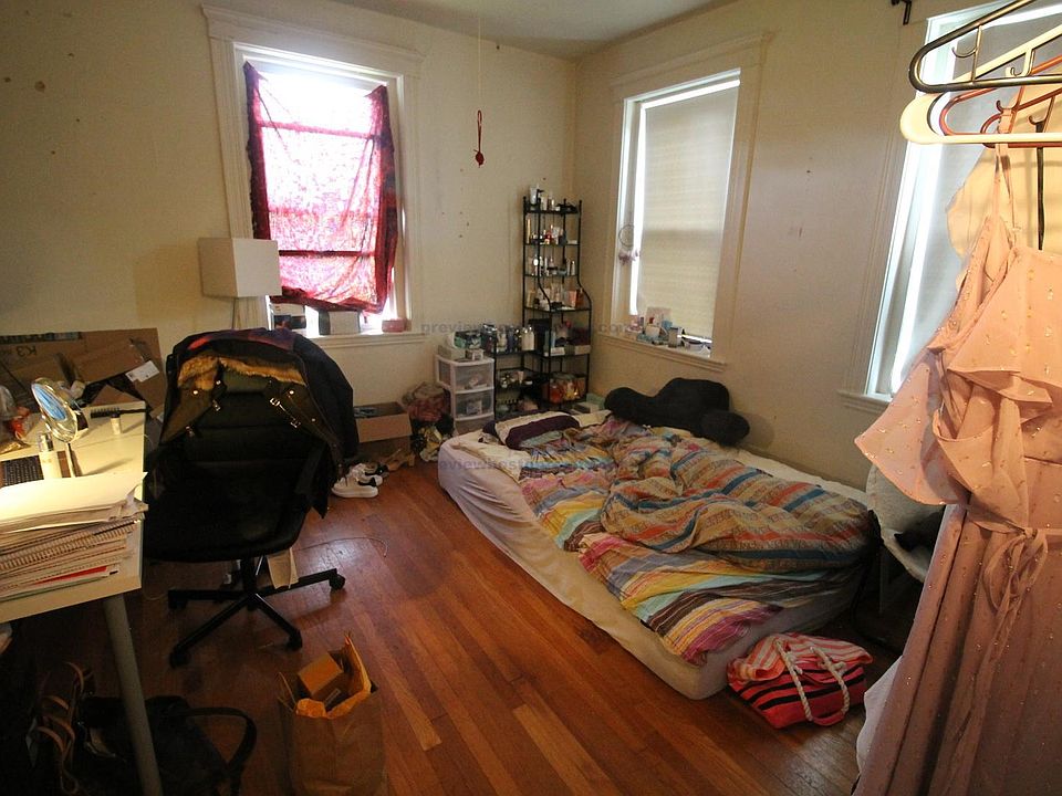 2nd image of 9 Egremont Rd #296