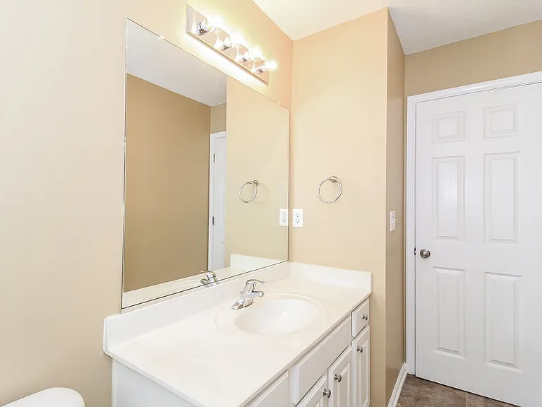 300 Creekview Dr — Photo 23