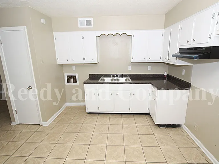 4557 Spring Valley Dr — Photo 8