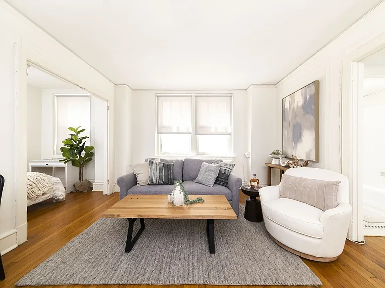 Embassy Apartments — Photo 9