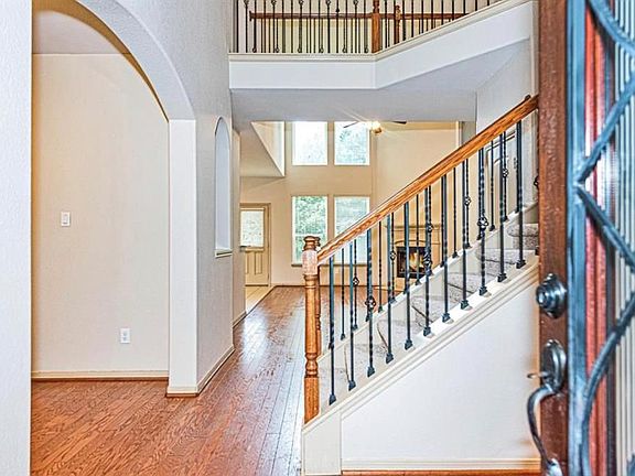 2nd image of 210 Black Swan Pl