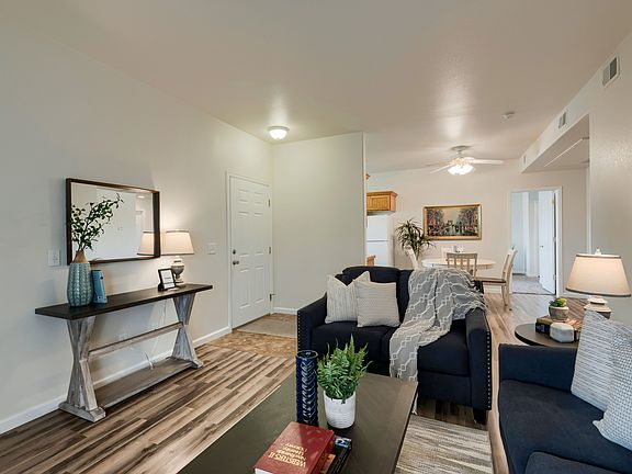 b Living Room 1 (2).jpg