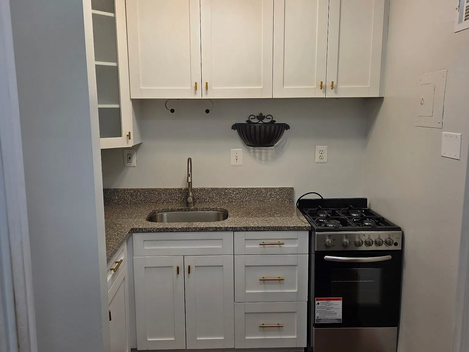 Studio, 384 sqft, $1,750 — Photo 3