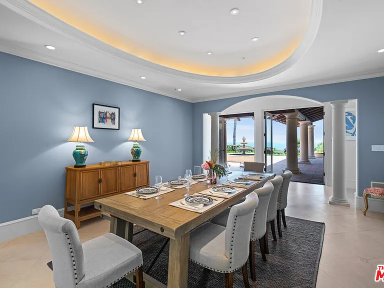 7160 Dume Dr — Photo 12