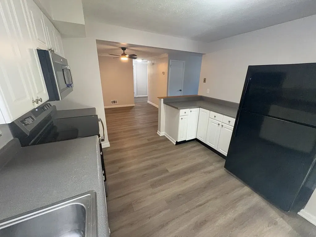 721 Wilfert Dr — Photo 4