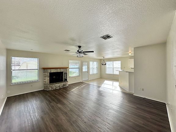 3rd image of 606 Bowen Ave