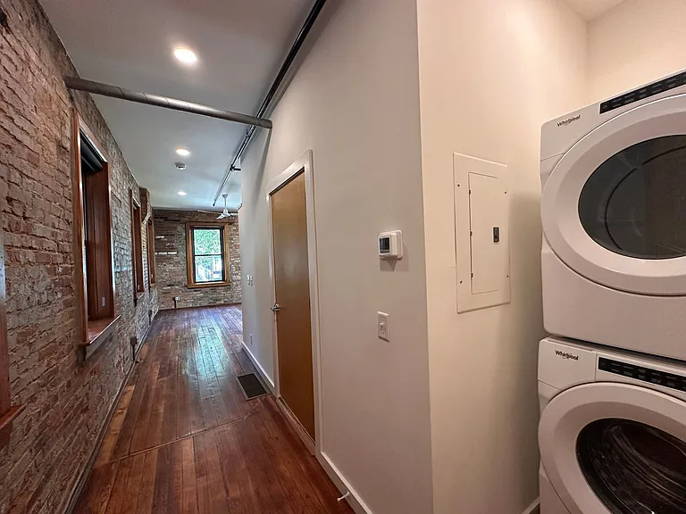 209 Woodward St — Photo 8