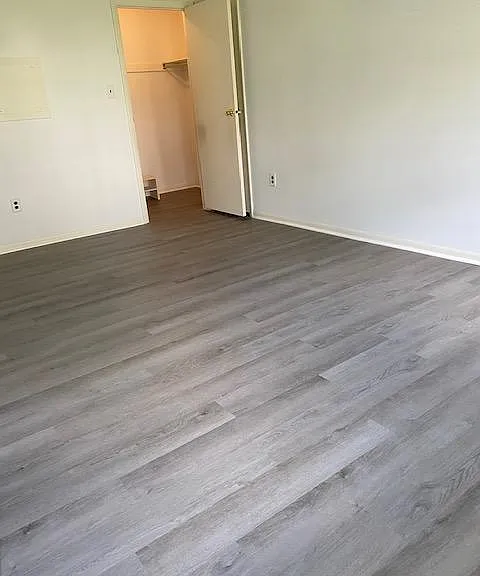 Master Bedroom w/ Walk-in Closet