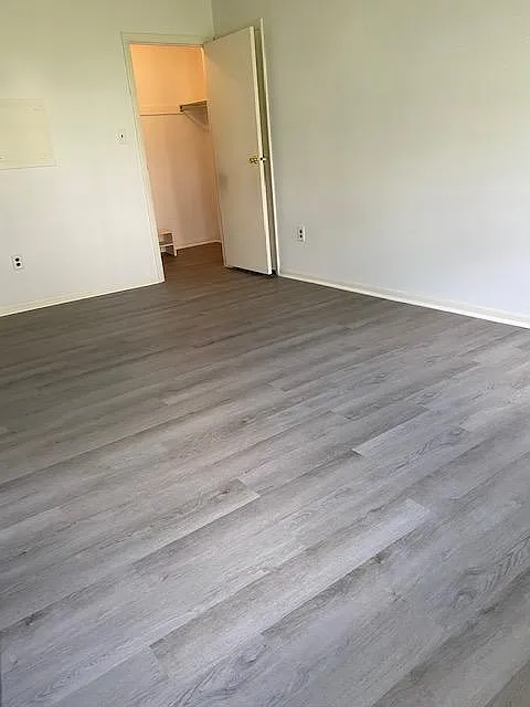Master Bedroom w/ Walk-in Closet