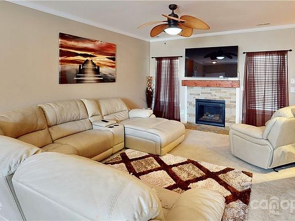 3rd image of 140 Valerie Dr