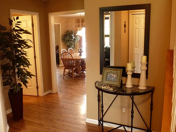 4th image of 272 River Oaks Dr