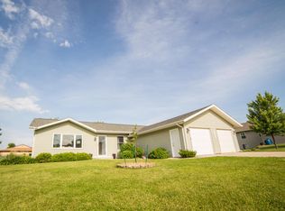 2706 Zenith Ave, Spirit Lake, IA 51360