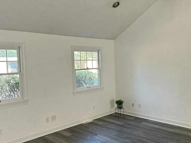 4854 Edsal Dr — Photo 25