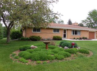 W150N6936 Country Ln, Menomonee Falls, WI