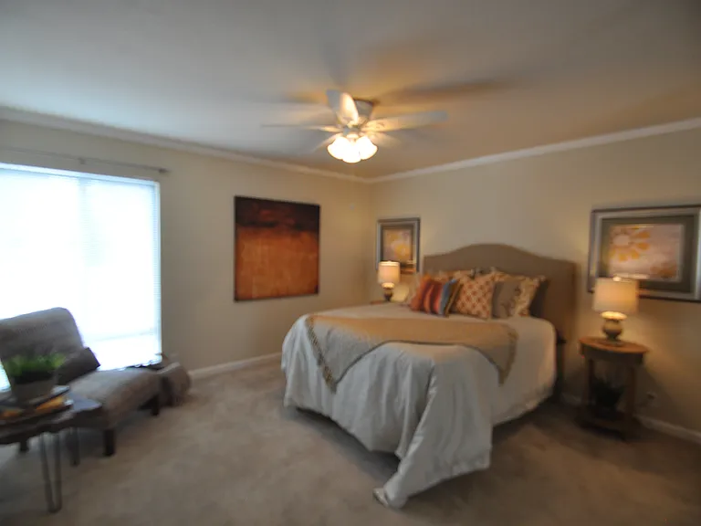 Oak Park Manor — Photo 28
