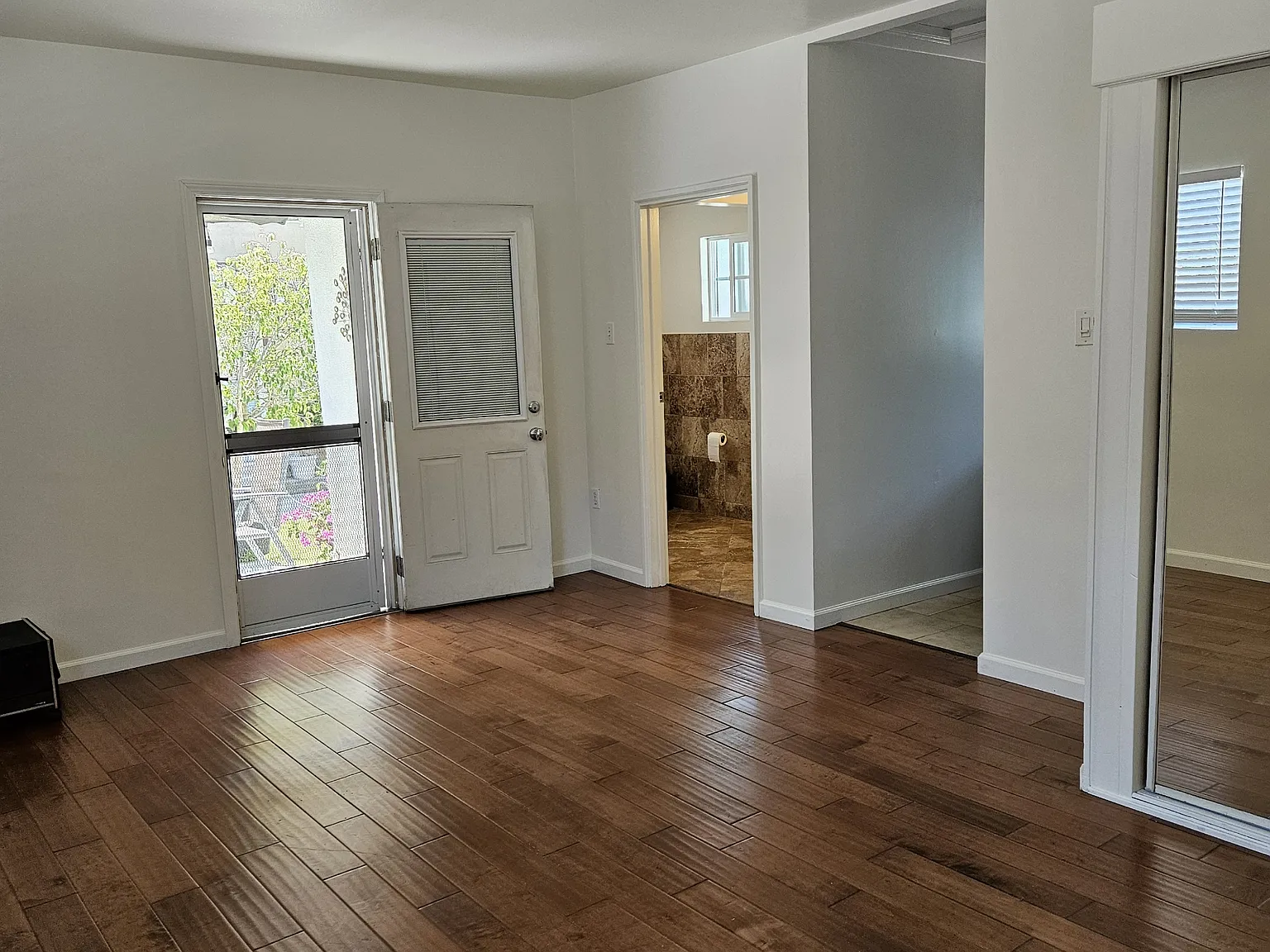 1 bed, 500 sqft, $2,250 — Photo 4