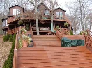 1033 Taos Ln, Sugar Grove, OH