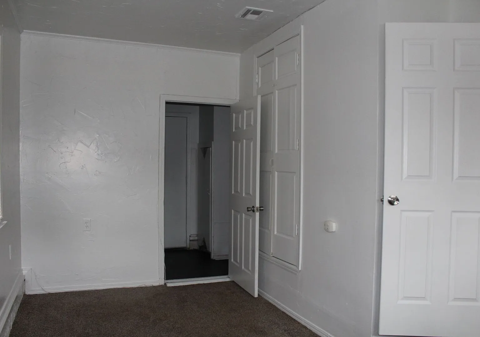 3-4 Bedrooms! — Photo 3