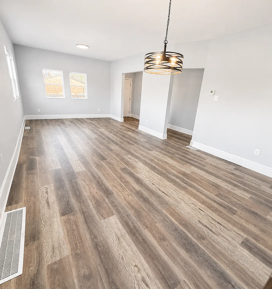 3 bed, 2400 sqft, $1,495 — Photo 2