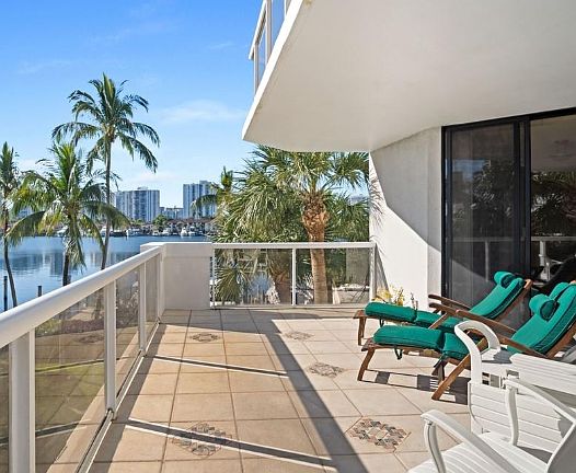 2nd image of 3610 Yacht Club Dr
