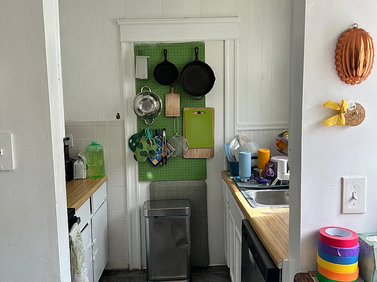 102 Rochambeau Ave — Photo 9