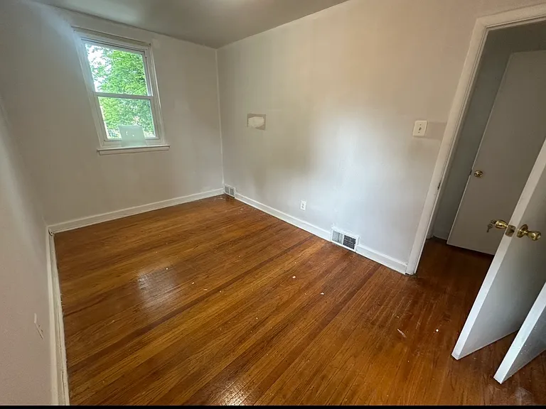 151 W Penn St — Photo 22