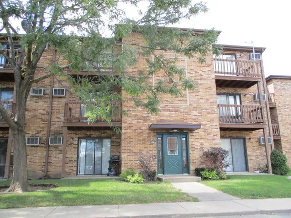 3914 N Whipple St #2A, Palatine, IL 60618