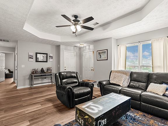 5th image of 6523 Fairfax Way