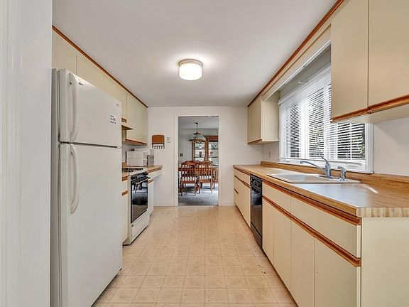 2nd image of 200 Lumbert Mill Rd