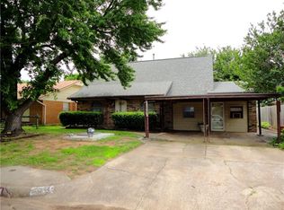 1044 NW 10th St, Moore, OK 73160