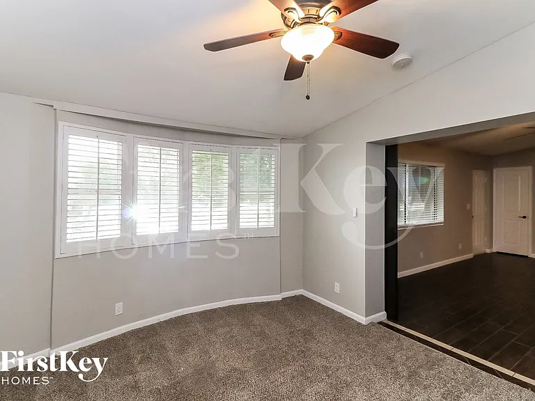 2206 E Arbor Cir — Photo 9