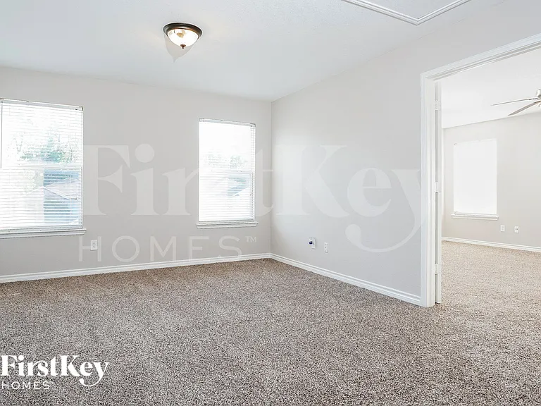 1343 Foster St — Photo 11