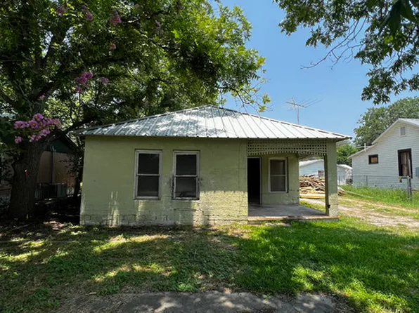 1350 W Bridge St, New Braunfels, TX 78130