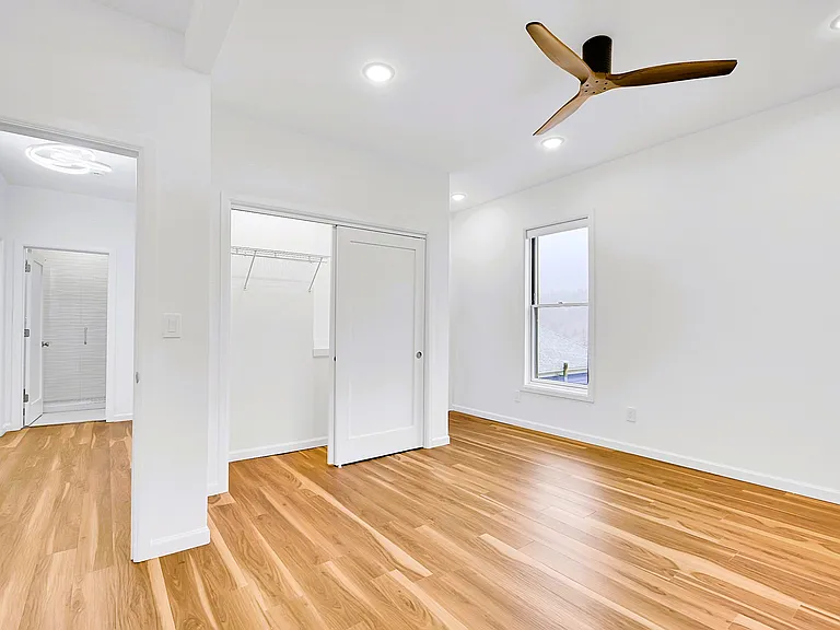 325 14th Ave — Photo 18