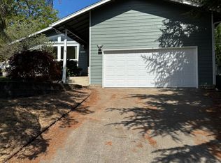 826 SE Sharon Ave, Roseburg, OR 97470