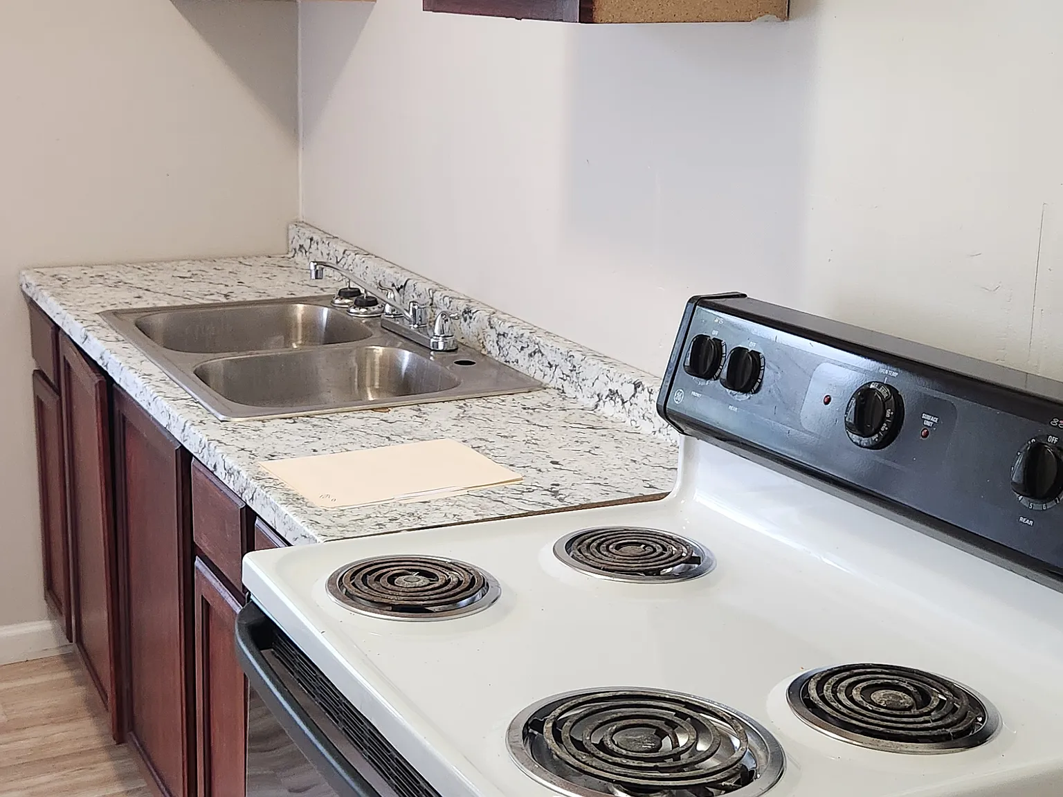 1 bed, 800 sqft, $1,000 — Photo 2