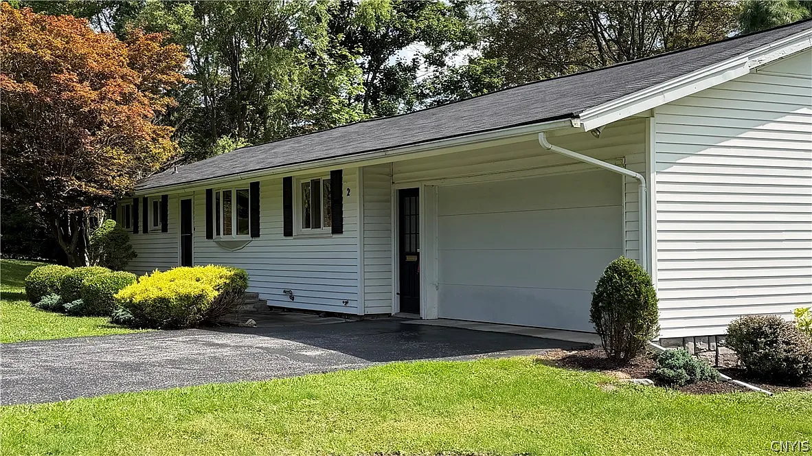 3 bed, 1.0 bath, 1248 sqft, $2,850 — Photo 2
