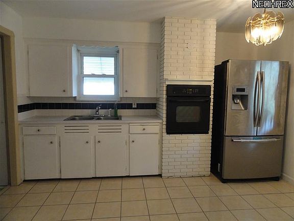 4th image of 7404 Taunton Ave