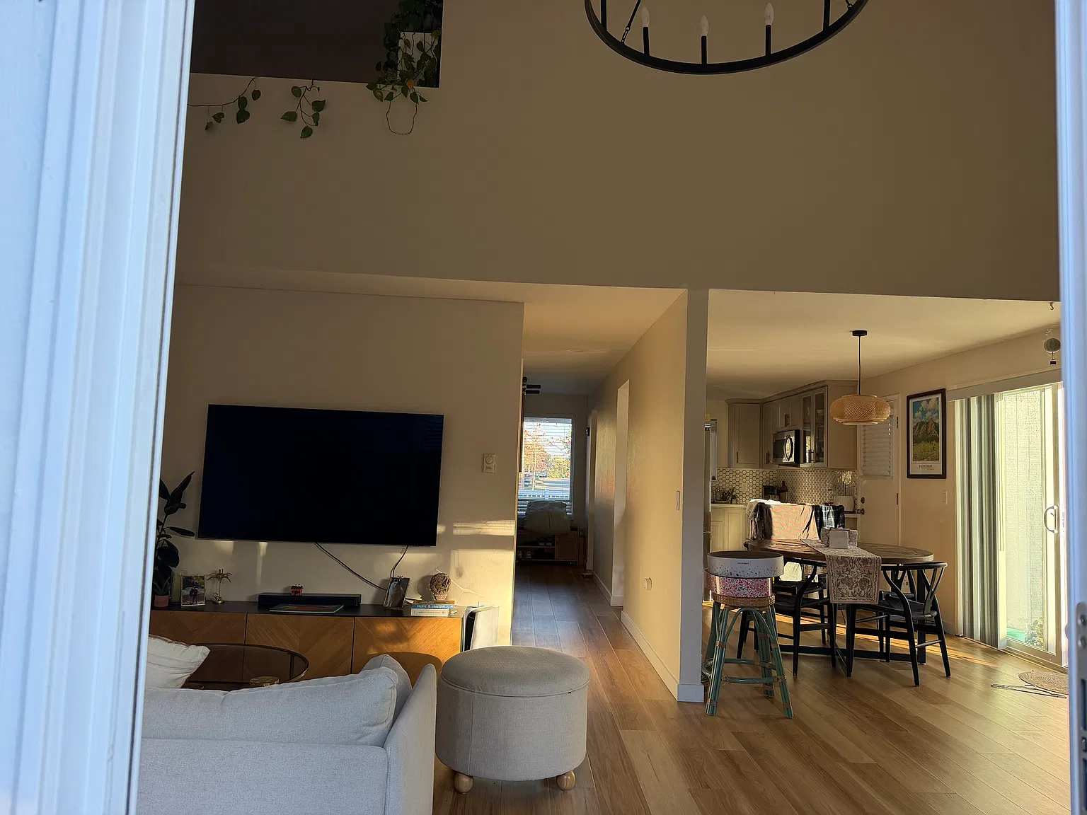2 bed, 1.5 bath, 1300 sqft, $3,995 — Photo 2