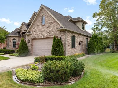 1101 E Cambridge Dr, Schererville, IN, 46375