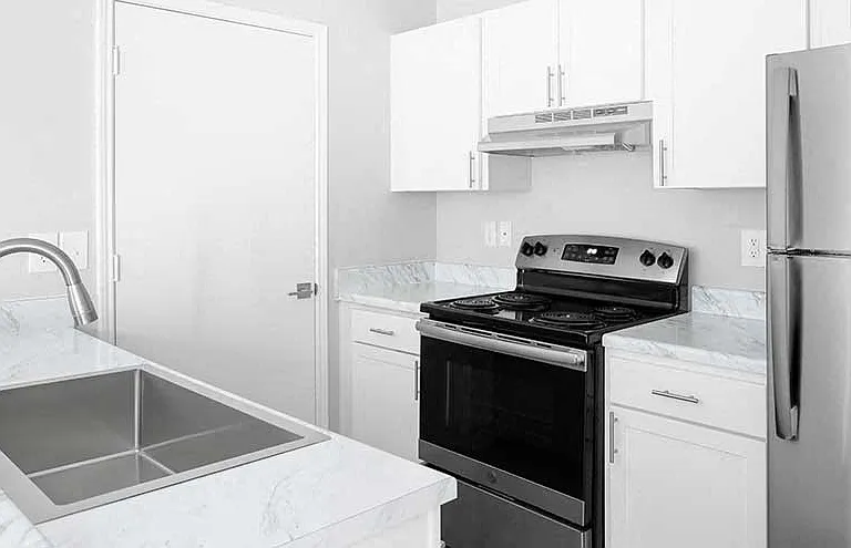 Kenwood Club at the Park Apartments — Photo 1