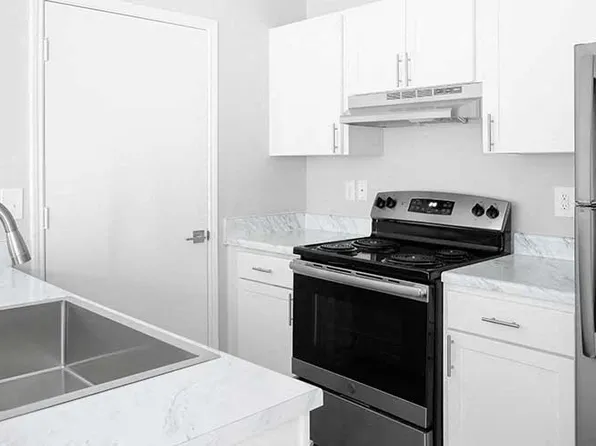 Kenwood Club at the Park Apartments